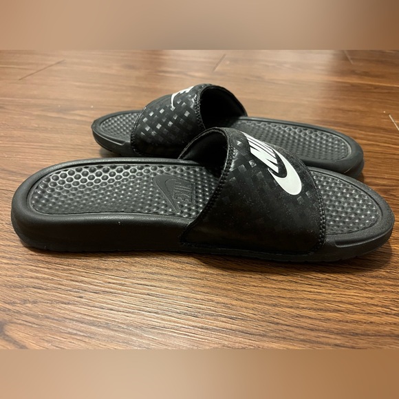 Nike Slides - Women’s Size 9 - Picture 3 of 8